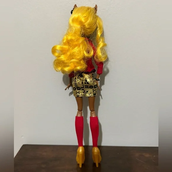 Monster High Clawdia Wolf Doll - Picture 2 of 5